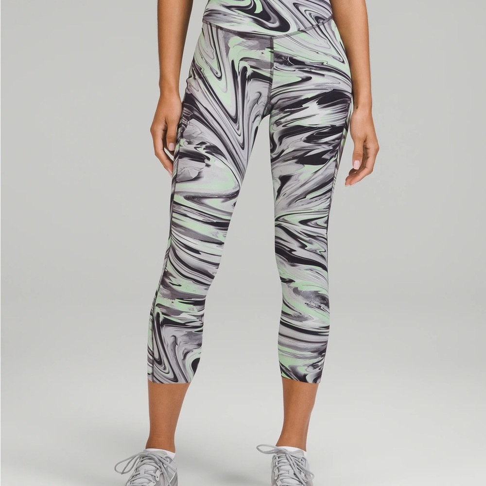 Women's Abstract Patterned Leggings Size 4